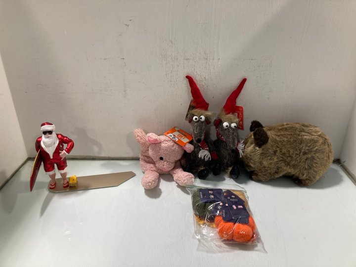 Lot 598  
            Marchington SR13 - Parcel Delivery Only 

                
QTY OF ASSORTED ITEMS TO INCLUDE SHOWCASE ANIMATION SANTA SEA FIGURE: LOCATION - G2