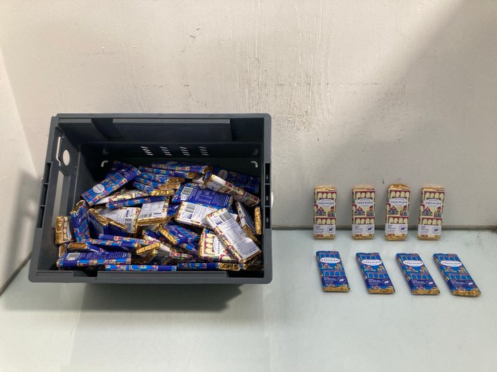 Lot 614  
            Marchington SR13 - Parcel Delivery Only 

                
QTY OF ASSORTED HARROGATE CHOCOLATE FACTORY CHOCOLATES TO INCLUDE VEGAN WHITE CHO...