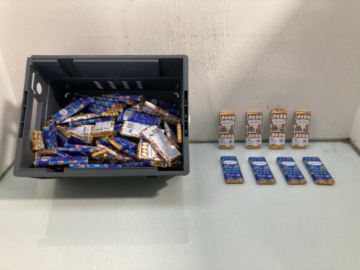 Lot 615  
            Marchington SR13 - Parcel Delivery Only 

                
QTY OF ASSORTED HARROGATE CHOCOLATE FACTORY CHOCOLATES TO INCLUDE VEGAN WHITE CHO...