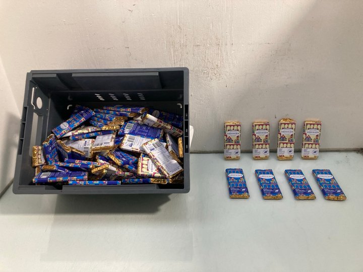 Lot 616  
            Marchington SR13 - Parcel Delivery Only 

                
QTY OF ASSORTED HARROGATE CHOCOLATE FACTORY CHOCOLATES TO INCLUDE VEGAN WHITE CHO...