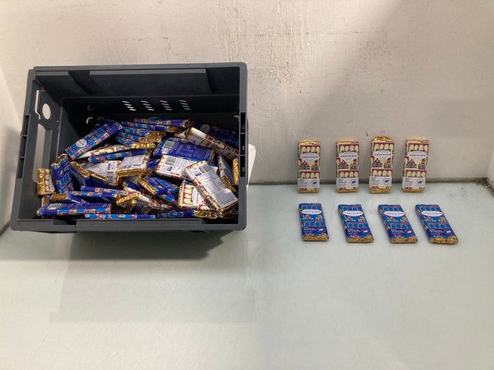 Lot 617  
            Marchington SR13 - Parcel Delivery Only 

                
QTY OF ASSORTED HARROGATE CHOCOLATE FACTORY CHOCOLATES TO INCLUDE VEGAN WHITE CHO...