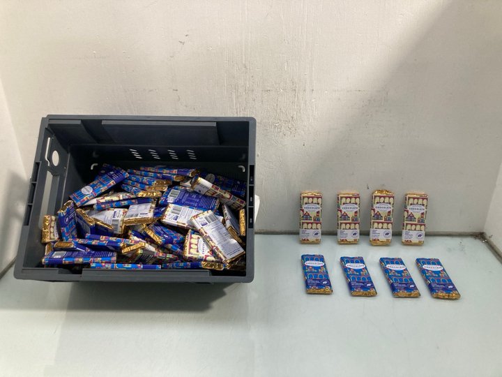 Lot 618  
            Marchington SR13 - Parcel Delivery Only 

                
QTY OF ASSORTED HARROGATE CHOCOLATE FACTORY CHOCOLATES TO INCLUDE VEGAN WHITE CHO...