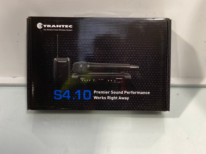 Lot 673  
            Marchington SR13 - Parcel Delivery Only 

                
TRANTEC S4.10 UHF HEADWORN SYSTEM WITH HM33 HEADMIC - ORIGINAL RRP £138.00: LOCAT...