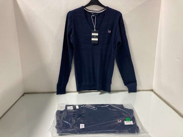 Lot 67  
            Marchington SR13 - Parcel Delivery Only 

                
2 X CREW CLOTHING COMPANY COTTON CABLE V-NECK SWEATER IN NAVY - UK SIZE: 12 - ORI...