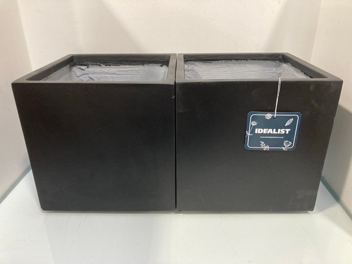 Lot 685  
            Marchington SR13 - Parcel Delivery Only 

                
2 X IDEALIST SQUARE PLANTERS IN BLACK: LOCATION - G6