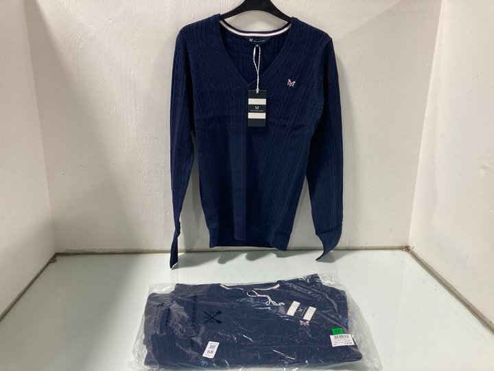Lot 68  
            Marchington SR13 - Parcel Delivery Only 

                
2 X CREW CLOTHING COMPANY COTTON CABLE V-NECK SWEATER IN NAVY - UK SIZE: 12 - ORI...