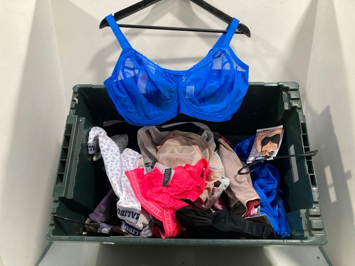 Lot 703  
            Marchington SR13 - Parcel Delivery Only 

                
QTY OF ASSORTED WOMENS UNDERWEAR ITEMS TO INCLUDE PACK OF 2 GOOD MOVE BRAS IN PUR...