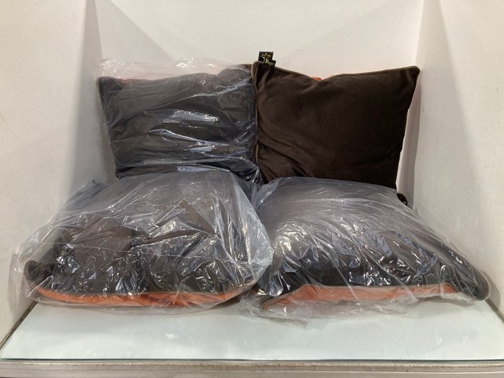 Lot 721  
            Marchington SR13 - Parcel Delivery Only 

                
4 X PAUL MONEYPENNY TWO FACED SQUARE PILLOWS IN ORANGE/CHOCOLATE: LOCATION - G9