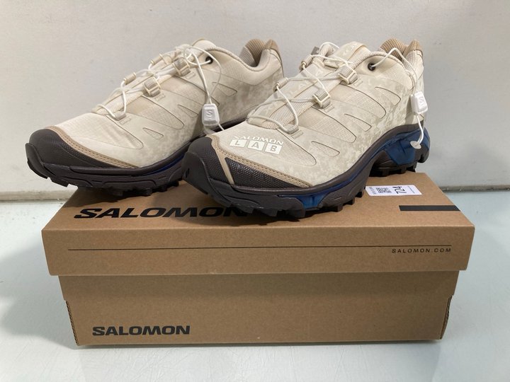 Lot 724  
            Marchington SR13 - Parcel Delivery Only 

                
SALOMON XT-4 OG PROTECTIVE TRAINERS IN VANILLA ICE/BLACK - UK 7 - ORIGINAL RRP £1...