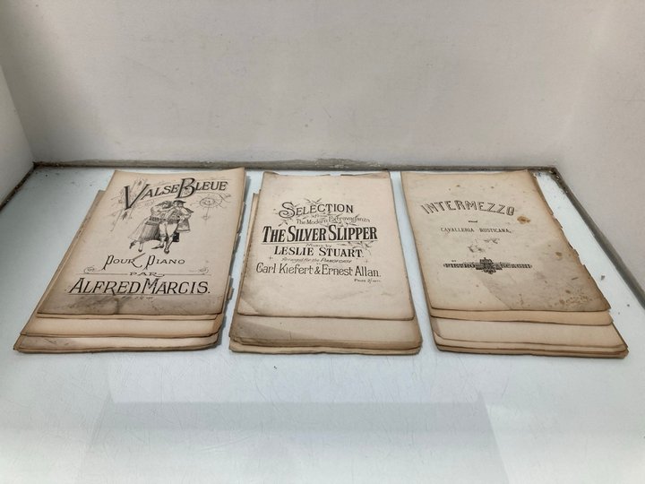 Lot 740  
            Marchington SR13 - Parcel Delivery Only 

                
A BUNDLE OF VICTORIAN SHEET MUSIC: LOCATION - G10