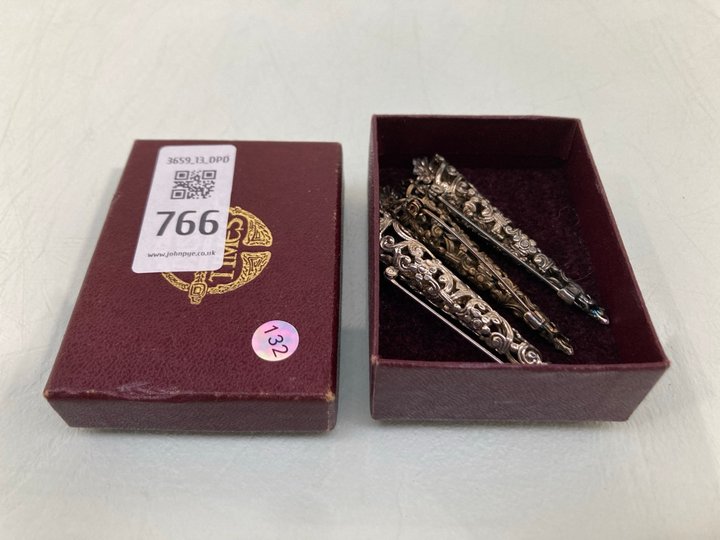 Lot 766  
            Marchington SR13 - Parcel Delivery Only 

                
3 X VINTAGE SILVER COLOURED BOUTONNIERE BROOCHES IN A BOX: LOCATION - G11