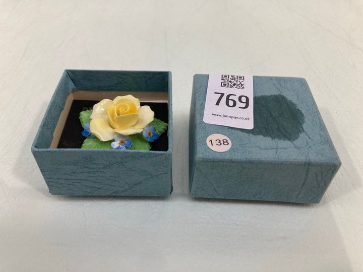 Lot 769  
            Marchington SR13 - Parcel Delivery Only 

                
AN ANTIQUE DENTON BONE CHINA FLORAL BROOCH, IN ORIGINAL BOX: LOCATION - G11
