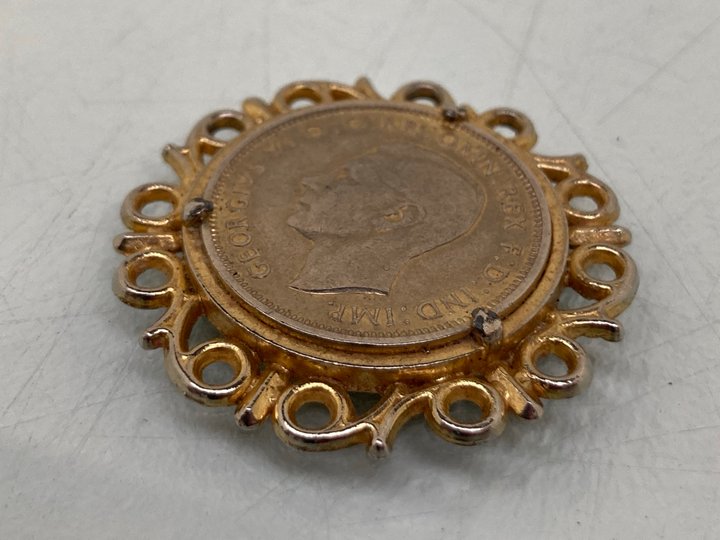 Lot 773  
            Marchington SR13 - Parcel Delivery Only 

                
A GOLD-DIPPED 1941 HALF PENNY MEDALLION: LOCATION - G11