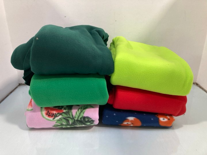 Lot 789  
            Marchington SR13 - Parcel Delivery Only 

                
QTY OF SUPER SOFT POLAR FLEECE BLANKETS IN VARIOUS COLOURS TO INCLUDE BOTTLE GREE...