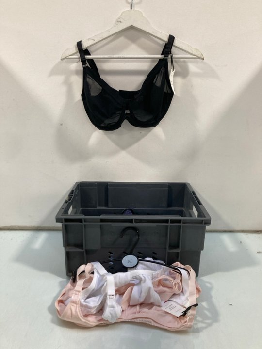 Lot 790  
            Marchington SR13 - Parcel Delivery Only 

                
QTY OF ASSORTED WOMENS UNDERWEAR IN VARIOUS SIZES TO INCLUDE UNDERWIRED T SHIRT B...