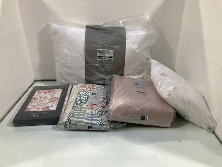 Lot 796  
            Marchington SR13 - Parcel Delivery Only 

                
QTY OF ASSORTED BEDDING ITEMS TO INCLUDE JOHN LEWIS & PARTNERS NATURAL COLLECTION...