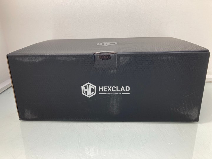 Lot 7  
            Marchington SR13 - Parcel Delivery Only 

                
HEXCLAD SIX PIECE STAINLESS STEEL HYBRID COOKWARE SET (SEALED)-ORIGINAL RRP £477....