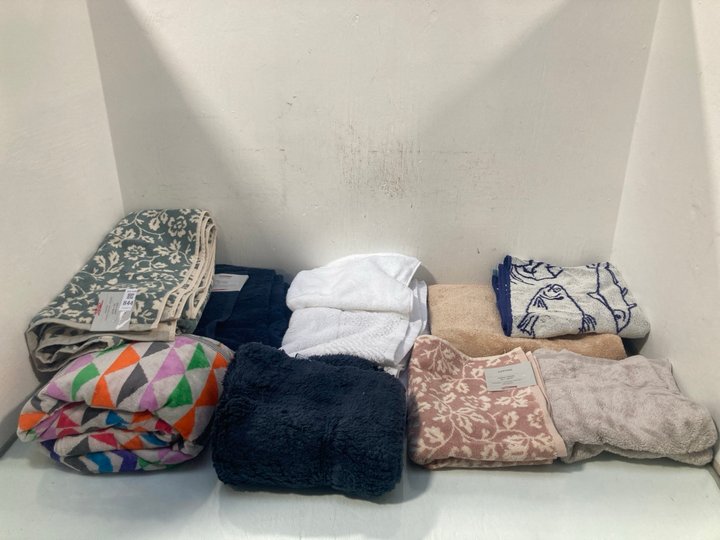 Lot 844  
            Marchington SR13 - Parcel Delivery Only 

                
QTY OF ASSORTED BATHROOM ITEMS TO INCLUDE JOHN LEWIS & PARTNERS ANYDAY COTTON WIT...