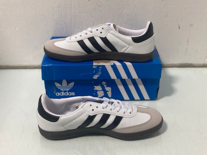 Lot 883  
            Marchington SR13 - Parcel Delivery Only 

                
ADIDAS ORIGINALS SAMBA TRAINERS IN WHITE/BLACK-UK SIZE 6.5: LOCATION - G13