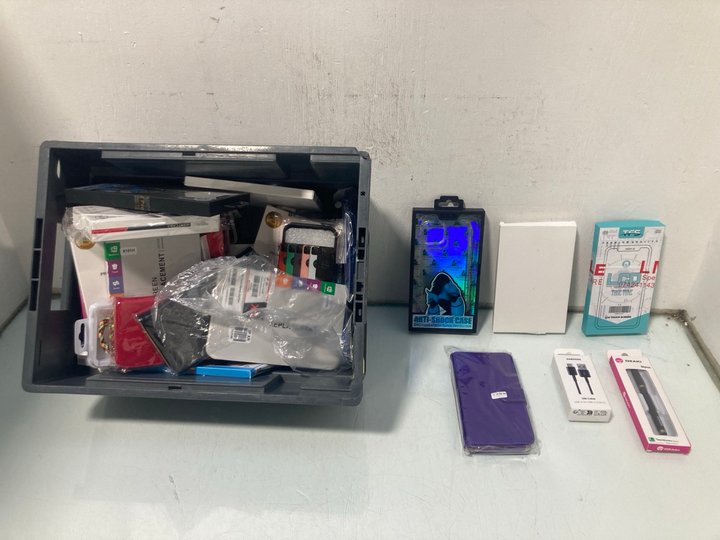 Lot 888  
            Marchington SR13 - Parcel Delivery Only 

                
QTY OF ASSORTED TECH ITEMS TO INCLUDE OZAKI STYLUS FOR MOBILE DEVICES: LOCATION -...