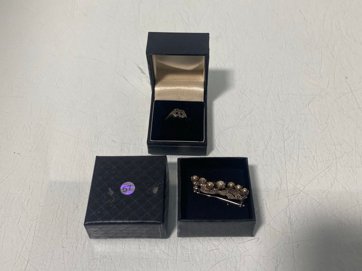 Lot 896  
            Marchington SR13 - Parcel Delivery Only 

                
AN ANTIQUE SILVER COLOURED BROOCH SET WITH MARCASITE AND FAUX PEARLS, WITH BOX TO...