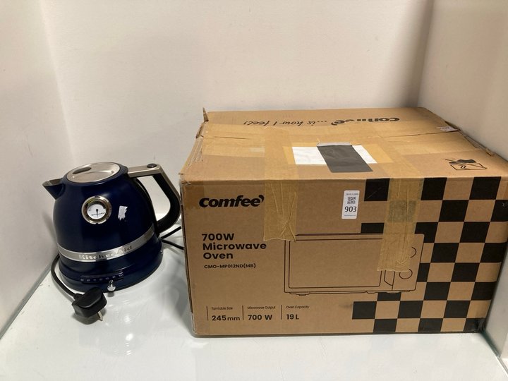 Lot 903  
            Marchington SR13 - Parcel Delivery Only 

                
KITCHEN AID KETTLE IN NAVY TO INCLUDE COMFEE MP012ND(MB) 700W MICROWAVE OVEN: LOC...