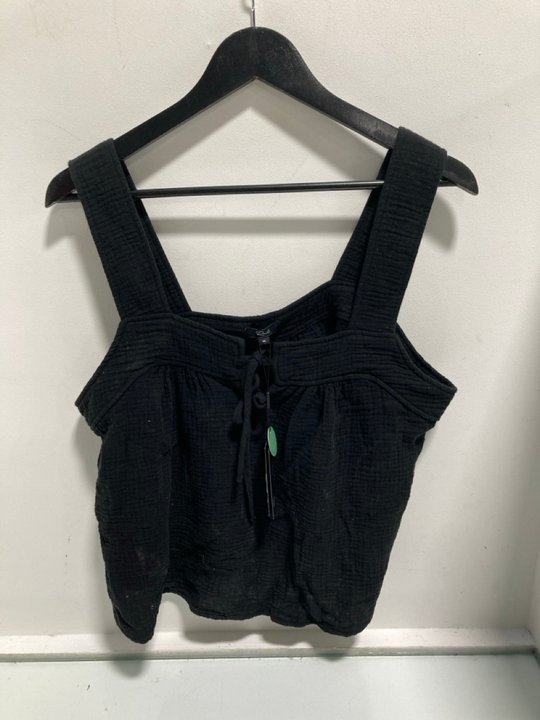 Lot 904  
            Marchington SR13 - Parcel Delivery Only 

                
RAILS ENYA TOP IN BLACK-UK SIZE XL-ORIGINAL RRP £138.00: LOCATION - G14