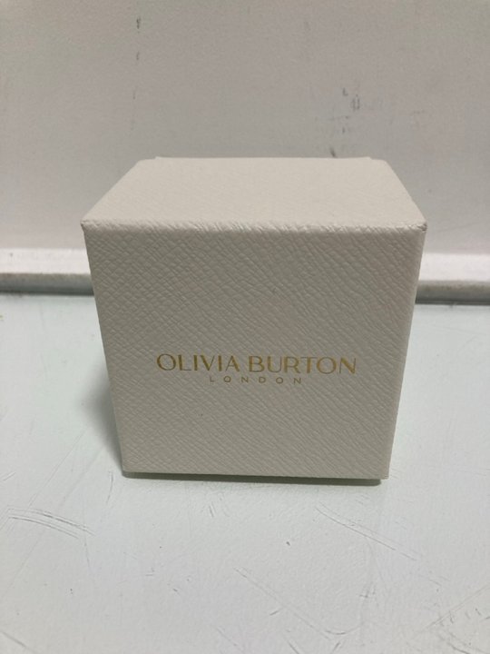 Lot 906  
            Marchington SR13 - Parcel Delivery Only 

                
OLIVIA BURTON LONDON MESH BRACELET LADIES WATCH IN SILVER COLOUR: LOCATION - G14