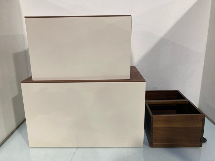 Lot 907  
            Marchington SR13 - Parcel Delivery Only 

                
3 X ASSORTED STORAGE BOXES TO INCLUDE JOHN LEWIS & PARTNERS LARGE LACQUERED STORA...