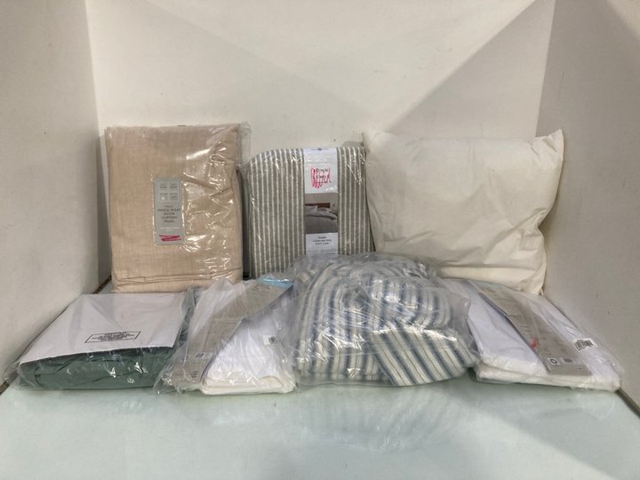 Lot 919  
            Marchington SR13 - Parcel Delivery Only 

                
QTY OF ASSORTED HOME FURNISHINGS TO INCLUDE JOHN LEWIS & PARTNERS MICROFIBRE CUSH...