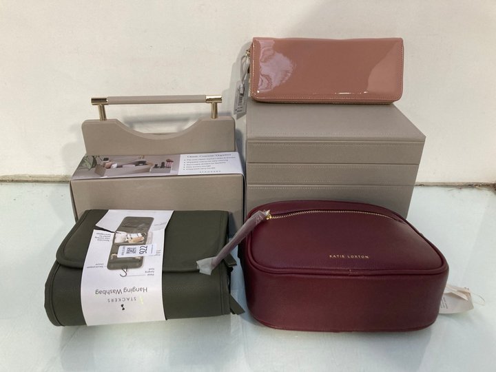 Lot 922  
            Marchington SR13 - Parcel Delivery Only 

                
QTY OF ASSORTED ITEMS TO INCLUDE STACKERS HANGING WASH BAG IN GREEN: LOCATION - G15