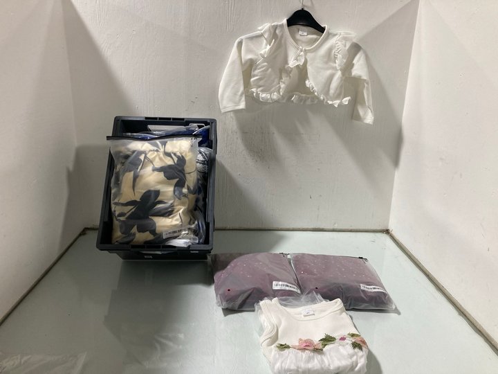 Lot 92  
            Marchington SR13 - Parcel Delivery Only 

                
QTY OF ASSORTED CHILDRENS CLOTHING ITEMS TO INCLUDE WHITE EMBROIDERED FLORAL DRES...