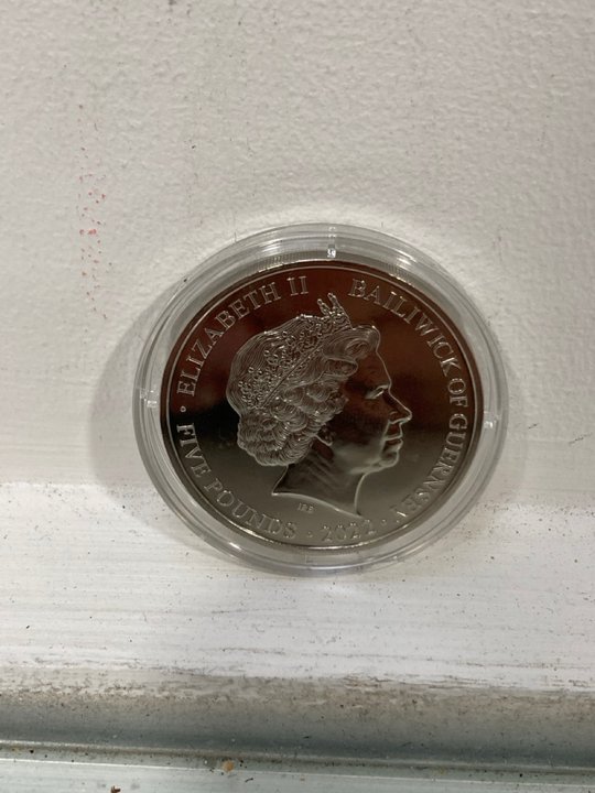 Lot 931  
            Marchington SR13 - Parcel Delivery Only 

                
QUEEN ELIZABETH 11 PLATINUM JUBILEE COMMEMORATIVE FIVE POUND COIN, BRILLIANT AND ...