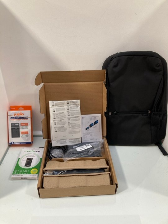 Lot 944  
            Marchington SR13 - Parcel Delivery Only 

                
4 X ASSORTED TECH ITEMS TO INCLUDE JUPIO USB SINGLE CHARGER: LOCATION - G8