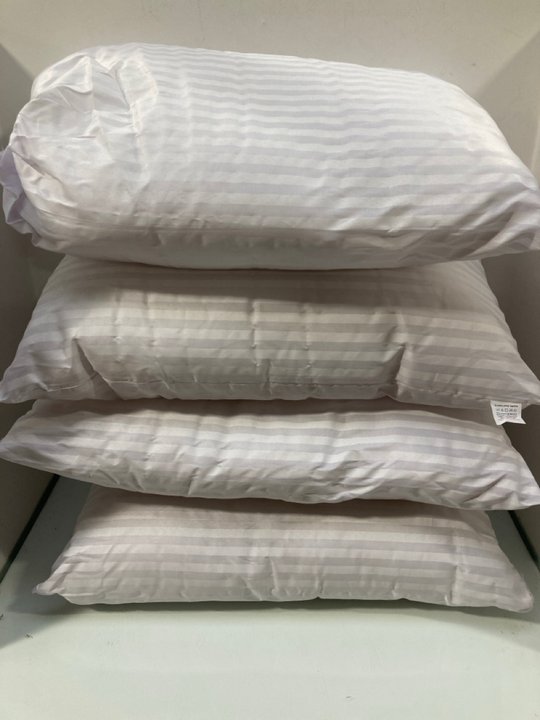 Lot 947  
            Marchington SR13 - Parcel Delivery Only 

                
4 X FIRM PILLOWS: LOCATION - G8