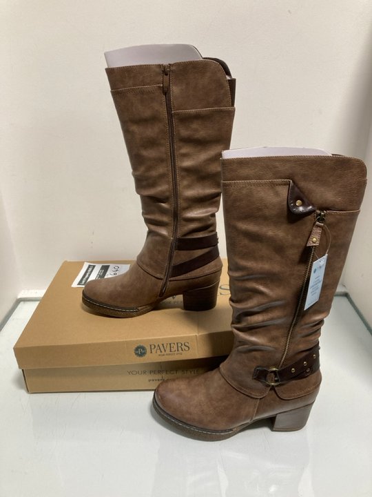 Lot 978  
            Marchington SR13 - Parcel Delivery Only 

                
PAVERS WOMENS CALF BOOTS IN BROWN - UK 7: LOCATION - F16