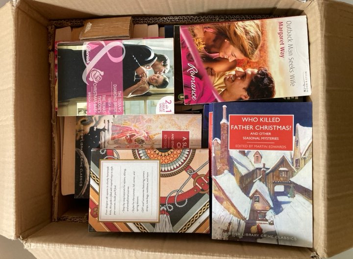 Lot 1004  
            Marchington SR10 - Parcel Delivery Only 

                
QTY OF ASSORTED BOOKS TO INCLUDE THE CHELTENHAM SQUARE MURDER BY JOHN BUDE: LOCAT...