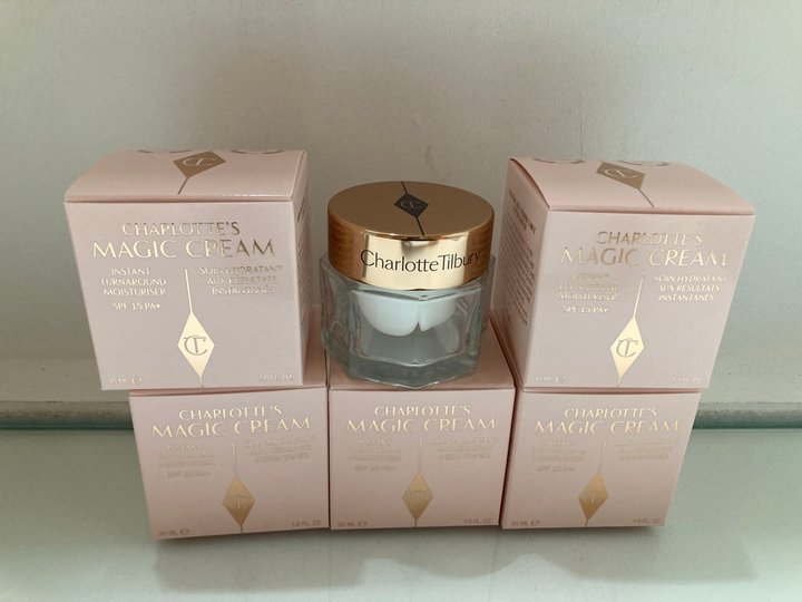 Lot 1030  
            Marchington SR10 - Parcel Delivery Only 

                
6 X CHARLOTTE TILBURY CHARLOTTE'S MAGIC CREAM 30ML COMBINED ORIGINAL RRP: £324: L...