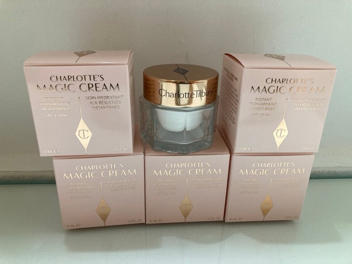 Lot 1033  
            Marchington SR10 - Parcel Delivery Only 

                
6 X CHARLOTTE TILBURY CHARLOTTE'S MAGIC CREAM 30ML COMBINED ORIGINAL RRP: £324: L...