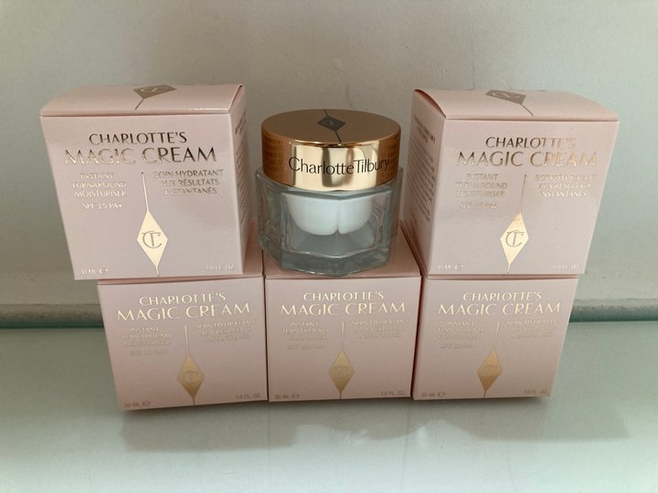 Lot 1038  
            Marchington SR10 - Parcel Delivery Only 

                
6 X CHARLOTTE TILBURY CHARLOTTE'S MAGIC CREAM 30ML COMBINED ORIGINAL RRP: £324: L...