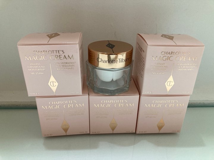 Lot 1040  
            Marchington SR10 - Parcel Delivery Only 

                
6 X CHARLOTTE TILBURY CHARLOTTE'S MAGIC CREAM 30ML COMBINED ORIGINAL RRP: £324: L...