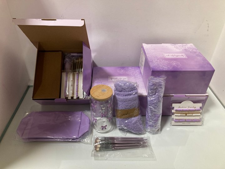 Lot 1049  
            Marchington SR10 - Parcel Delivery Only 

                
5 X CHILDS MAKEUP BAG GIFT SETS: LOCATION - DR7