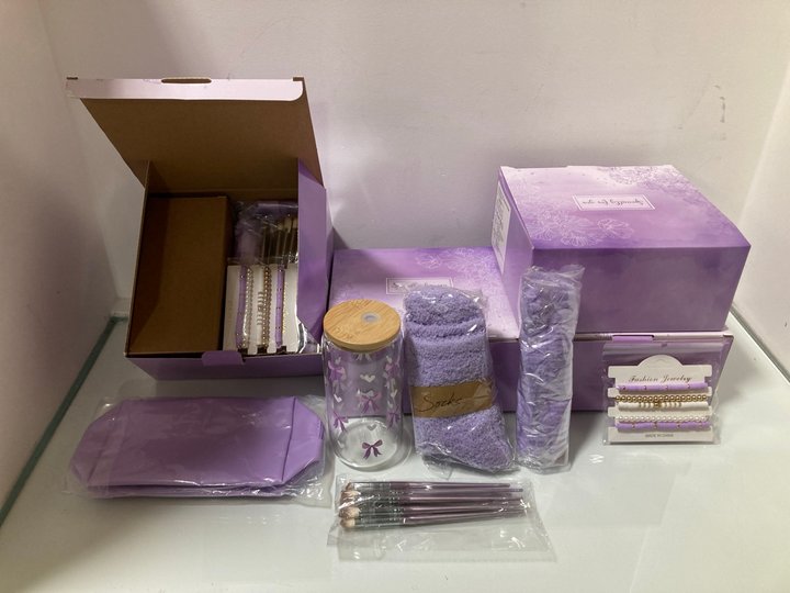 Lot 1051  
            Marchington SR10 - Parcel Delivery Only 

                
5 X CHILDS MAKEUP BAG GIFT SETS: LOCATION - DR7