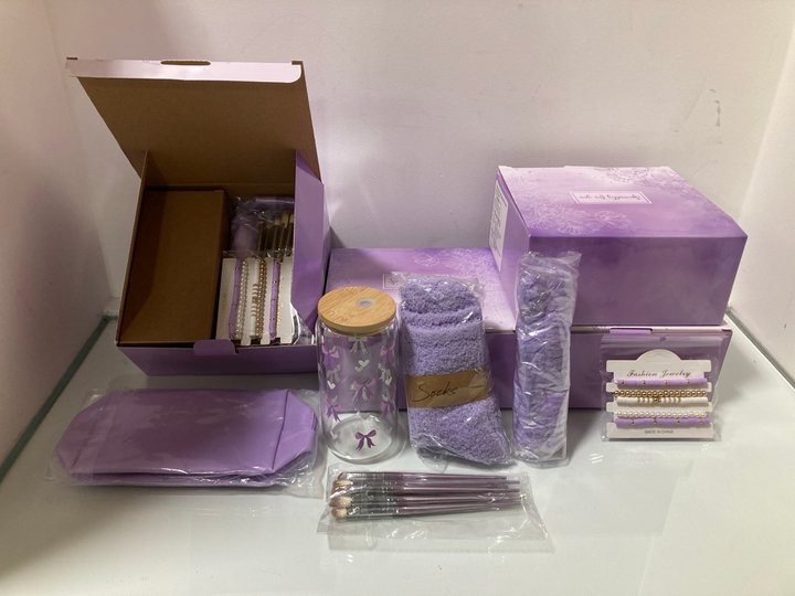 Lot 1052  
            Marchington SR10 - Parcel Delivery Only 

                
5 X CHILDS MAKEUP BAG GIFT SETS: LOCATION - DR6