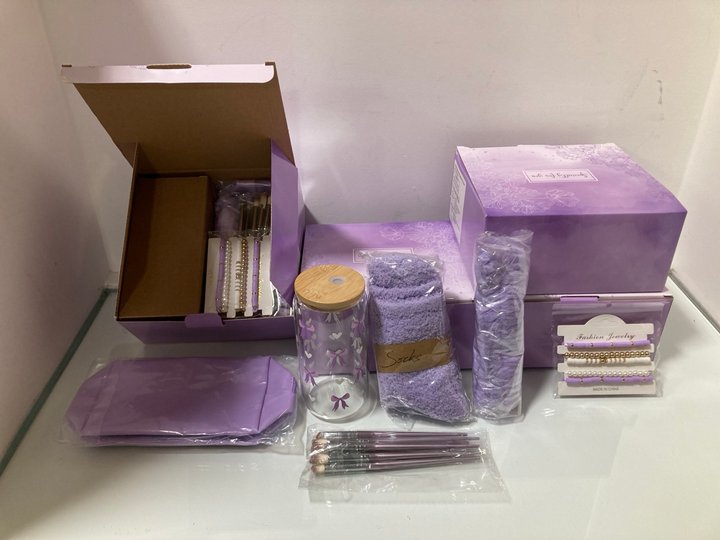 Lot 1056  
            Marchington SR10 - Parcel Delivery Only 

                
5 X CHILDS MAKEUP BAG GIFT SETS: LOCATION - DR6