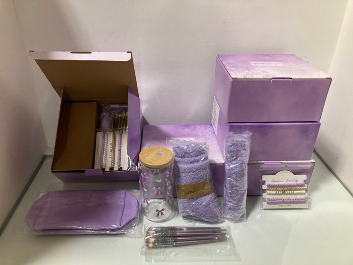 Lot 1062  
            Marchington SR10 - Parcel Delivery Only 

                
6 X CHILDS MAKEUP BAG GIFT SETS: LOCATION - DR6