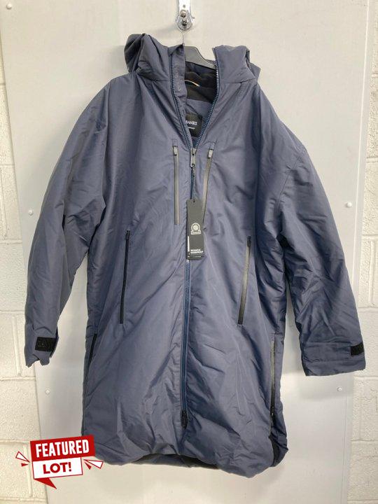 Lot 1077  
            Marchington SR10 - Parcel Delivery Only 

                
SANDBANKS WATERPROOF DRY ROBE IN NAVY SIZE: L ORIGINAL RRP: £695: LOCATION - DR9