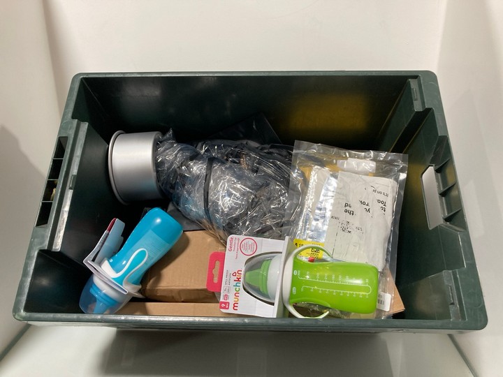 Lot 1086  
            Marchington SR10 - Parcel Delivery Only 

                
QTY OF ASSORTED ITEMS TO INCLUDE MUNCHKIN TRANSITION CUP: LOCATION - DR10