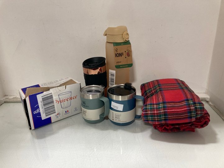 Lot 1137  
            Marchington SR10 - Parcel Delivery Only 

                
QTY OF ASSORTED TRAVEL BOTTLES & MUGS TO INCLUDE STANLEY THE STAY HOT 80Z CAMPING...