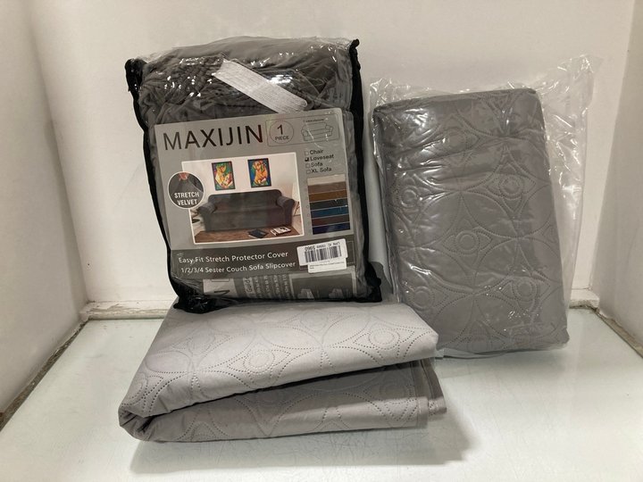 Lot 1138  
            Marchington SR10 - Parcel Delivery Only 

                
3 X ASSORTED SOFT FURNISHING ITEMS TO INCLUDE MAXIJIN LOVESEAT COVER IN GREY VELV...
